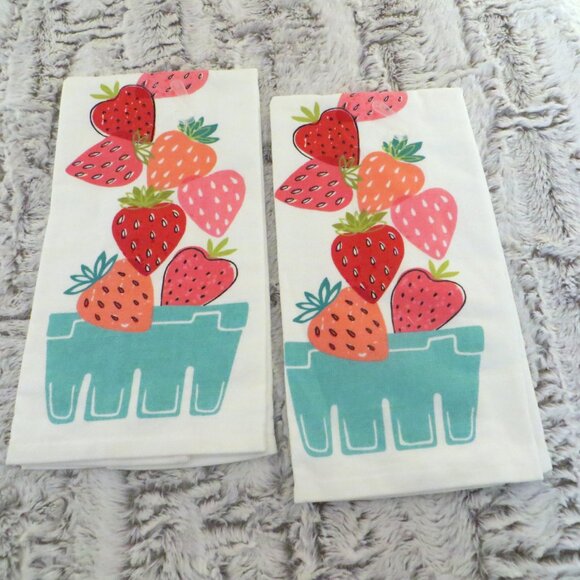 Strawberries Kitchen Hand Towels Set Of 2 New - Picture 2 of 4